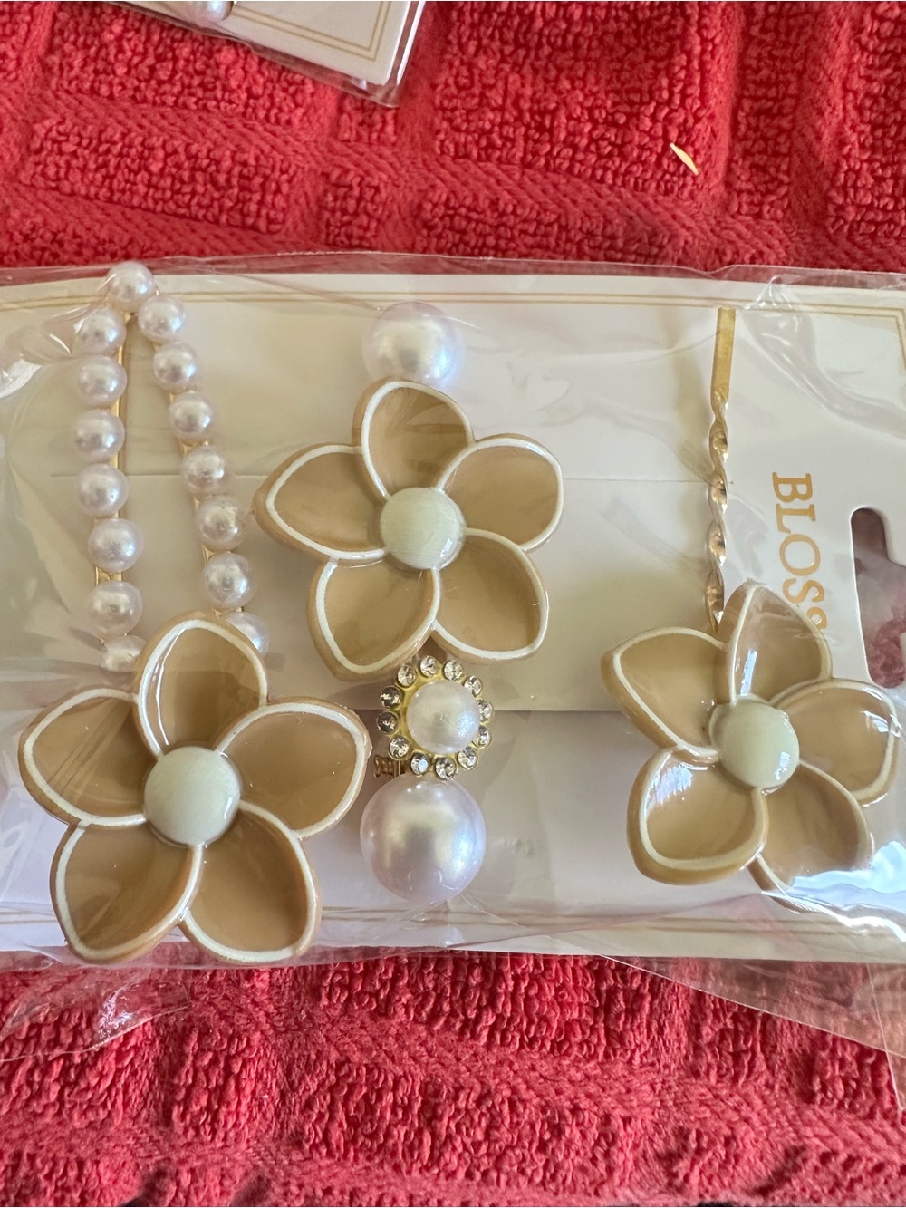 Beige Floral Pearl Hair Clip Set by